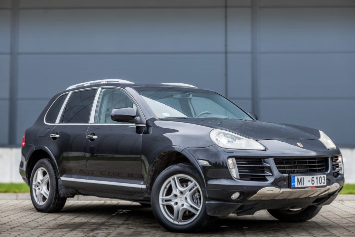PORSCHE CAYENNE