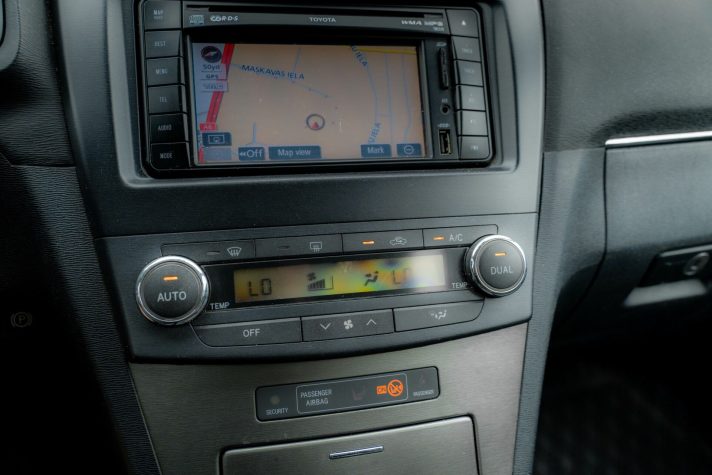 TOYOTA AVENSIS