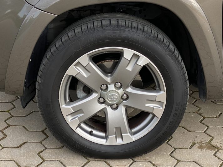 TOYOTA RAV-4 2.2D4D 110kw Automāts