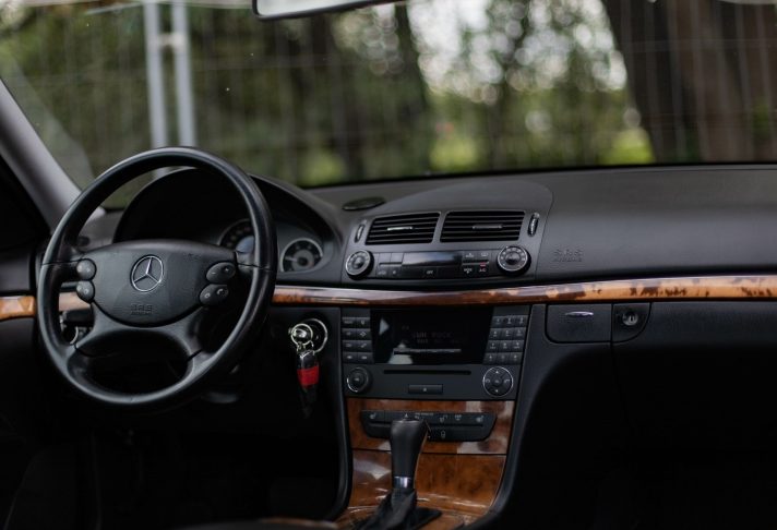 MERCEDES BENZ E220