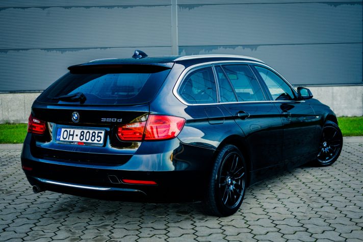 BMW 320