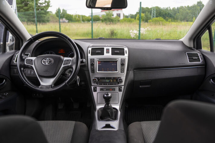 TOYOTA AVENSIS