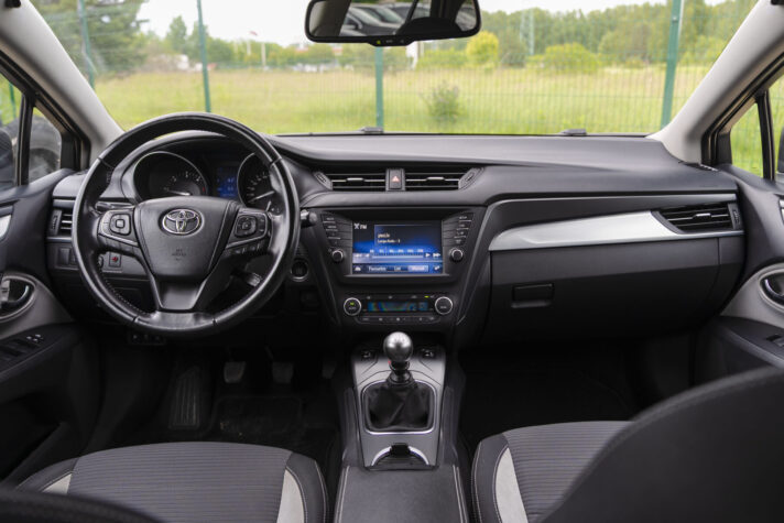 TOYOTA AVENSIS