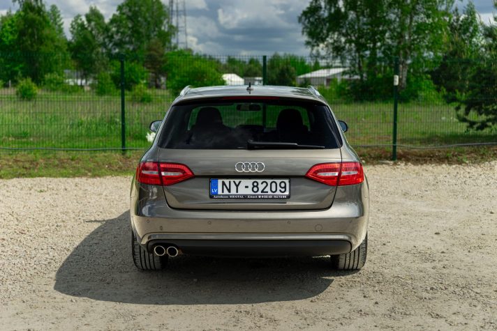 AUDI A4 AVANT