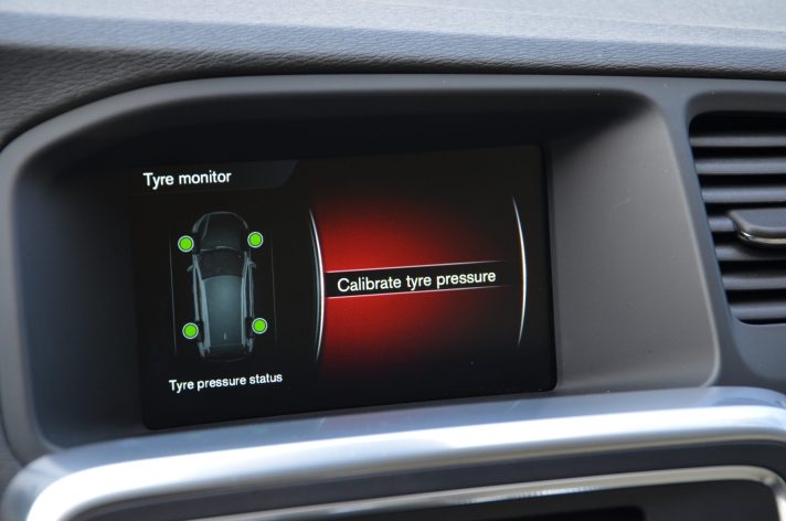Tikko ievests.   Volvo V60 Cross Country Summum 2.4 Dīzelis 4×4 Awd . Ar automātisko ātrumkārbu.