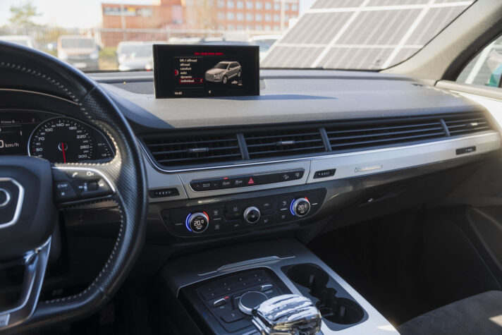 AUDI Q7 S-LINE