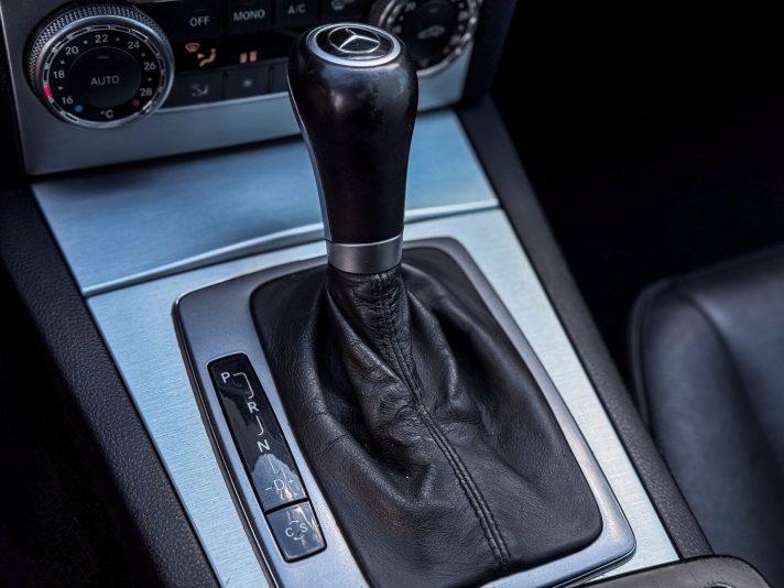MERCEDES BENZ C320