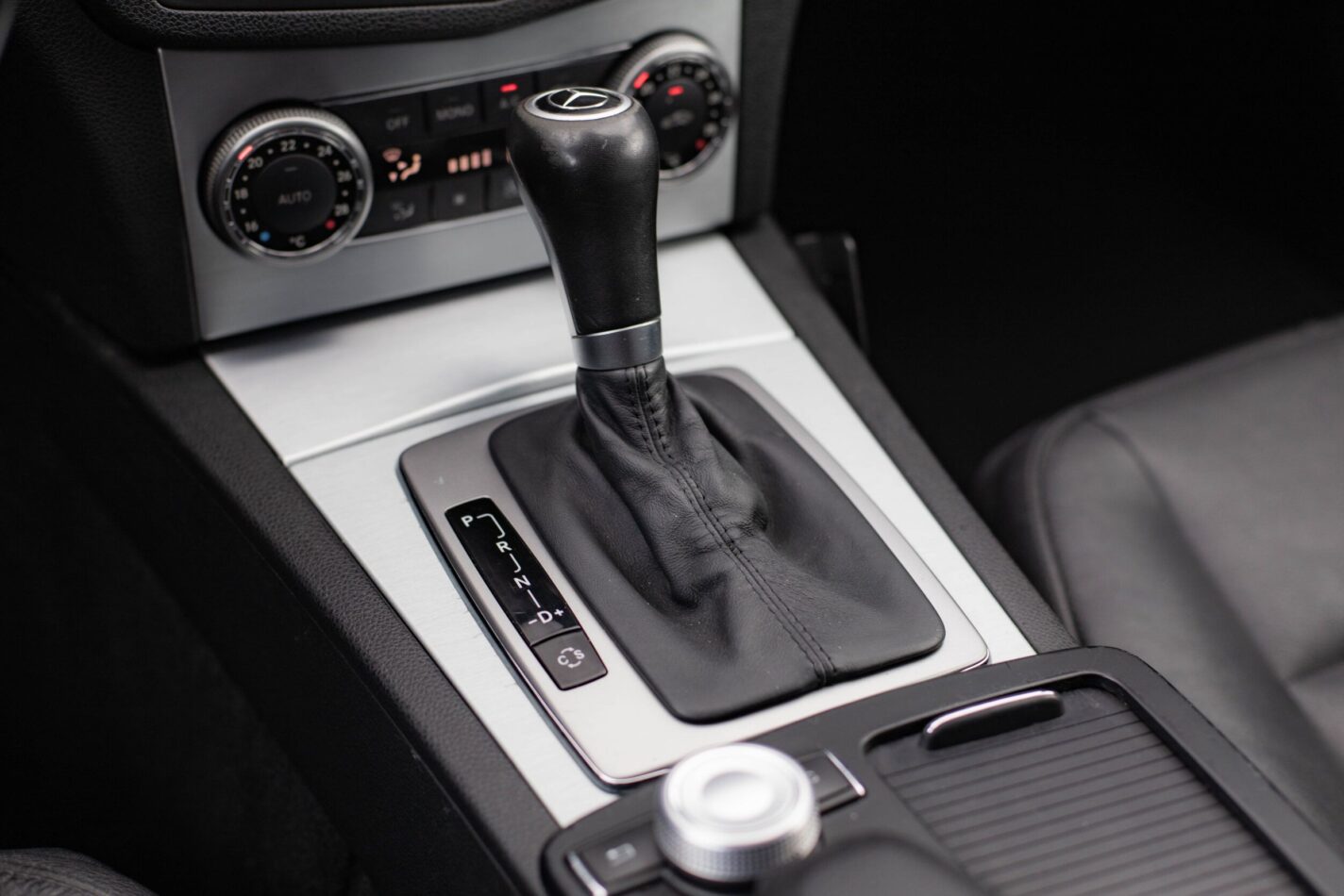 MERCEDES BENZ C320