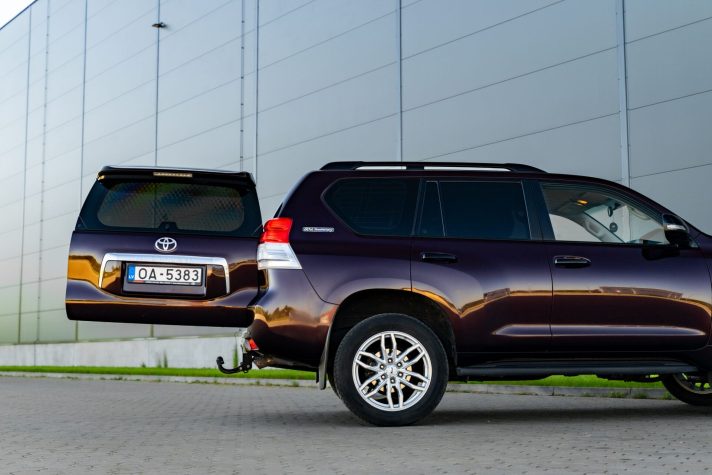 TOYOTA LAND CRUISER