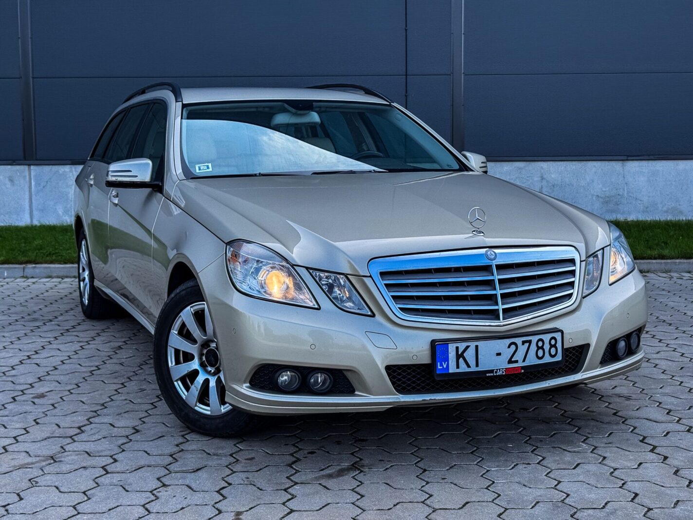 MERCEDES BENZ E220