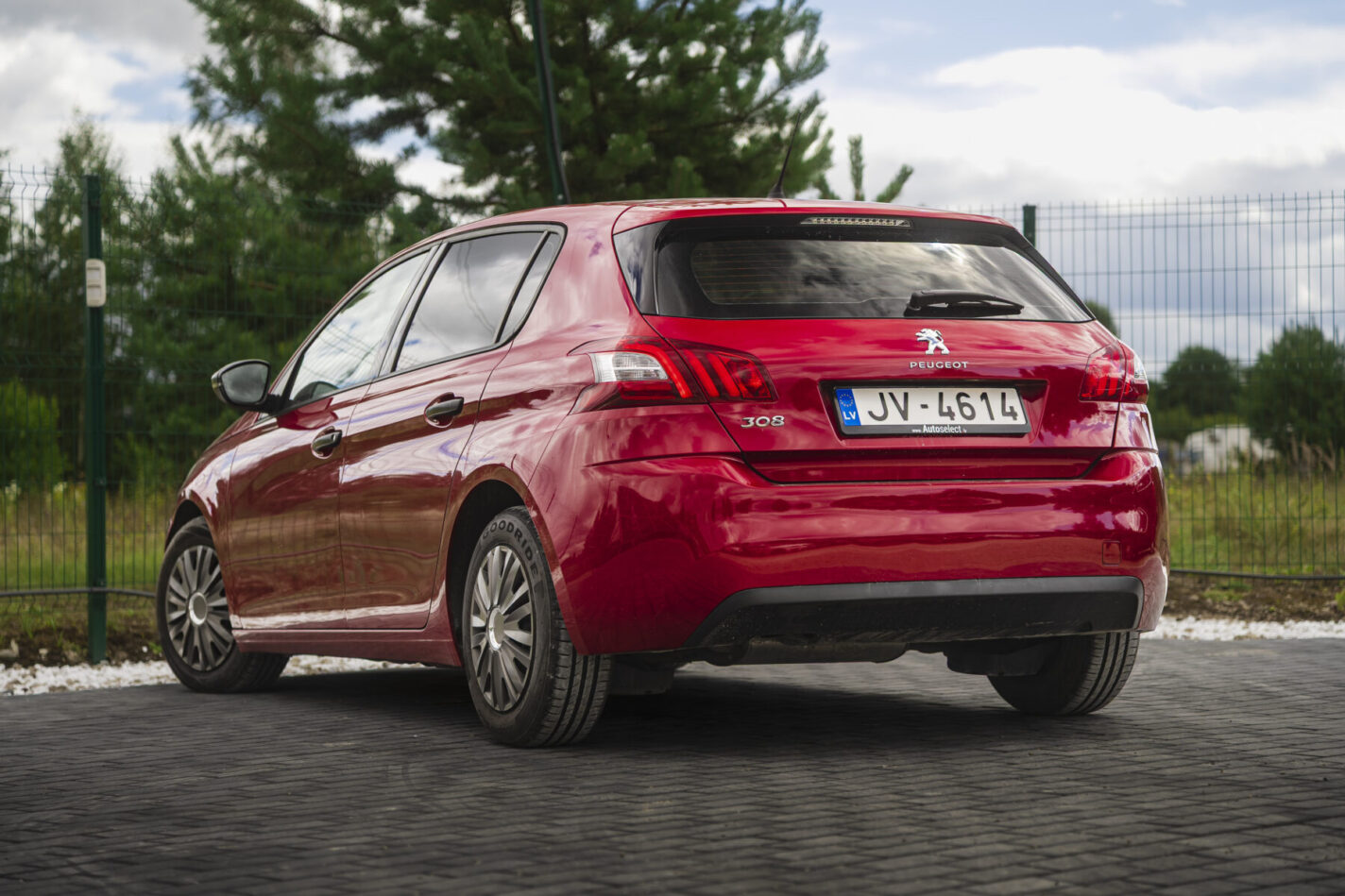 PEUGEOT 308