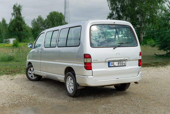 TOYOTA HIACE