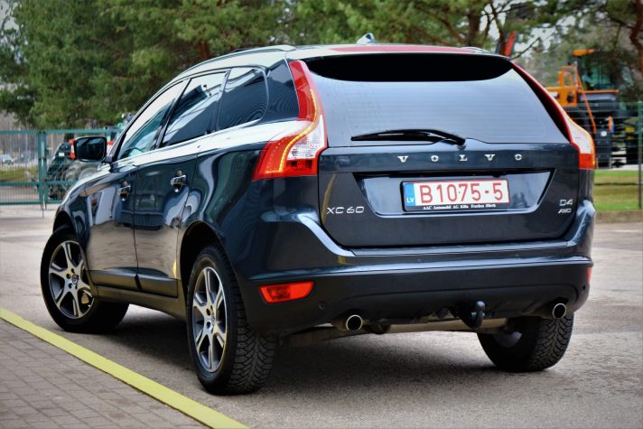 VOLVO XC60 2.4 D5 120 KW SUMMUM MEH.