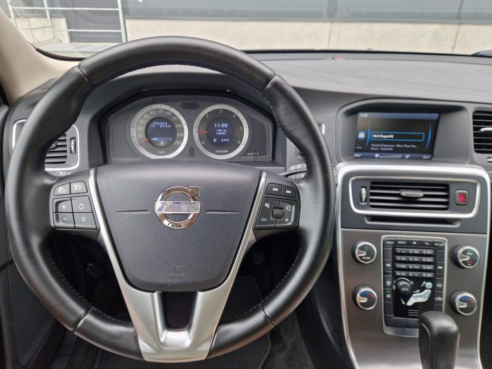 Volvo V60, 3D 120kW. Teicama tehniskā un vizuālā stāvoklī.