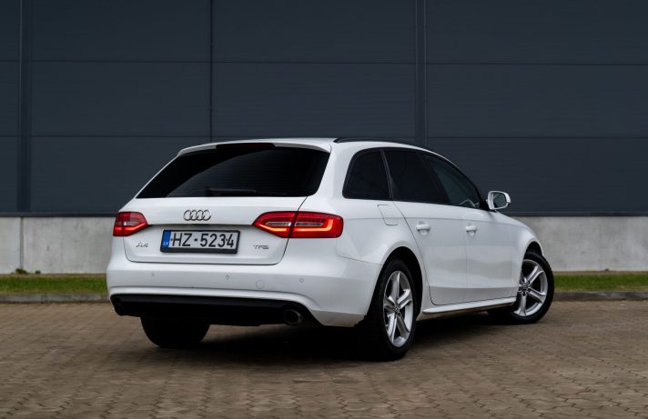AUDI A4 AVANT