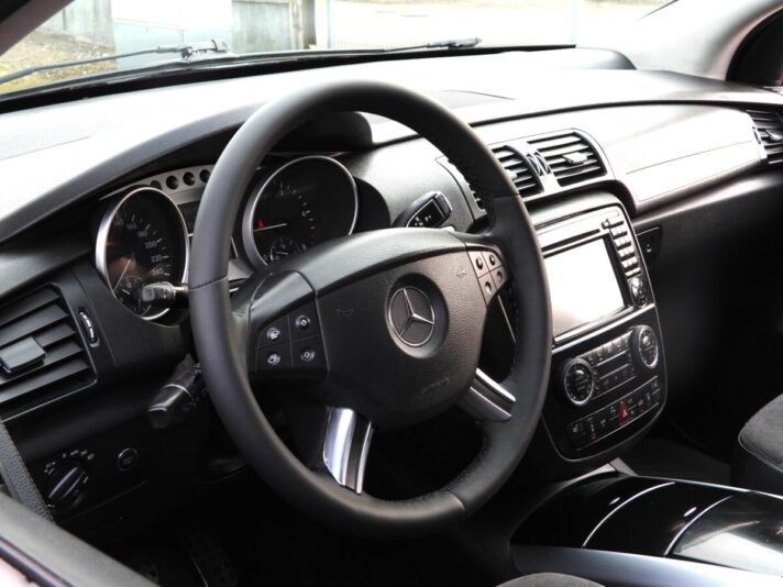 MERCEDES BENZ R320
