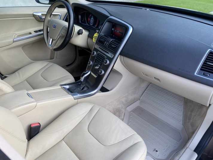 VOLVO XC60 2.4D 5-cilindru dzinējs  133kw