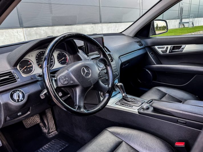 MERCEDES BENZ C320