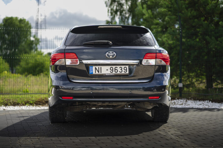 TOYOTA AVENSIS