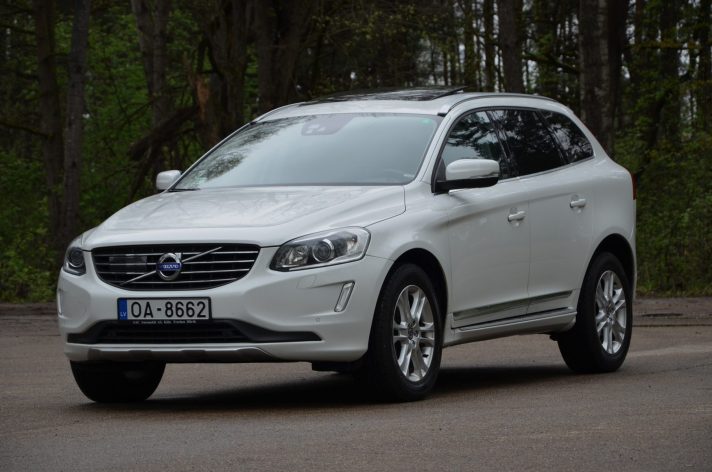 Volvo XC 60 Summum Xenium 2.4 D5 (158Kw-215Z/s) Dīzelis Awd (4×4) Pilnpiedziņa ar automātisko ātrumkārbu.