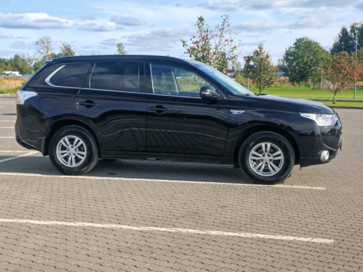 Mitsubishi Outlander PHEV CVT, 203hp, 2014
