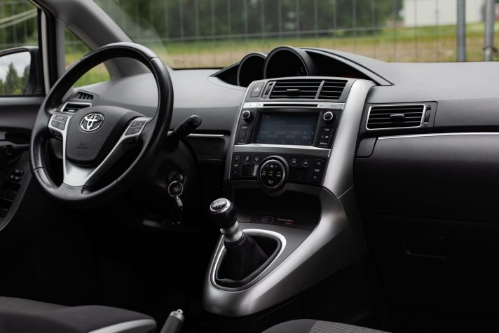 TOYOTA VERSO