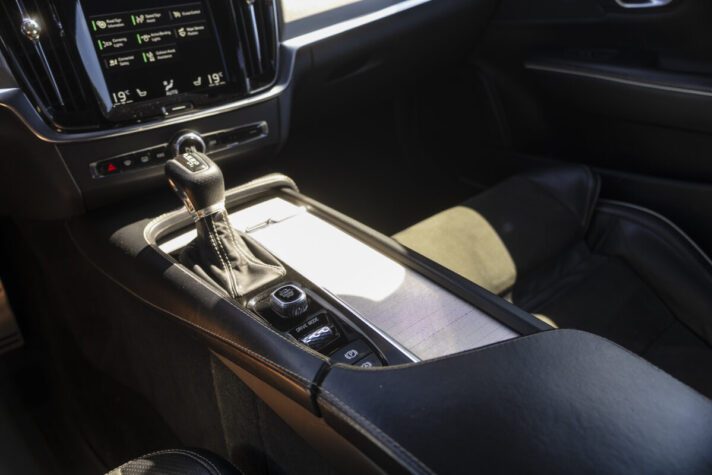 VOLVO V90 R-DESIGN