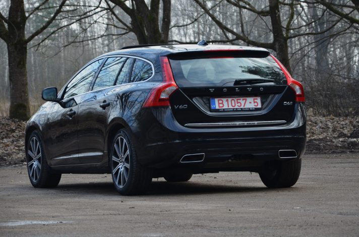 Tikko ievests 2016. Gada modelis. Volvo. V60 Plug-In Hybrid Summum. 2.4D6 (162kw -220z/s diesel + 50Kw-68z/s Electro= 288z/s) Awd pilnpiedziņa.