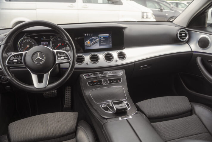 MERCEDES BENZ E300 DE