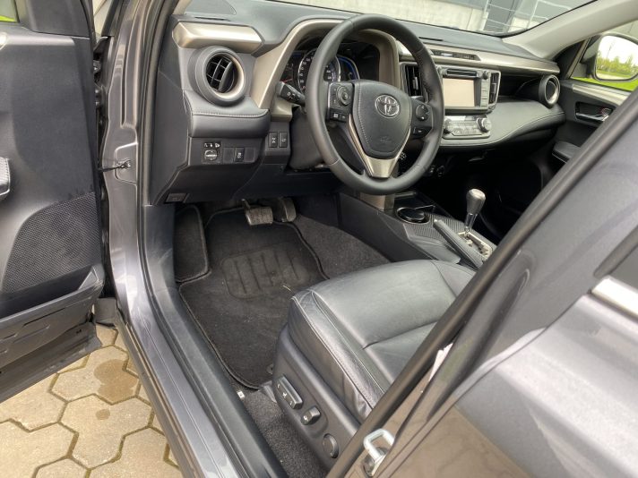TOYOTA RAV-4 2.2D4D Automāts