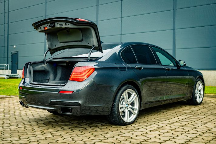 BMW 730