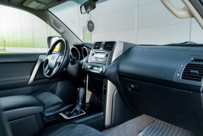 TOYOTA LAND CRUISER