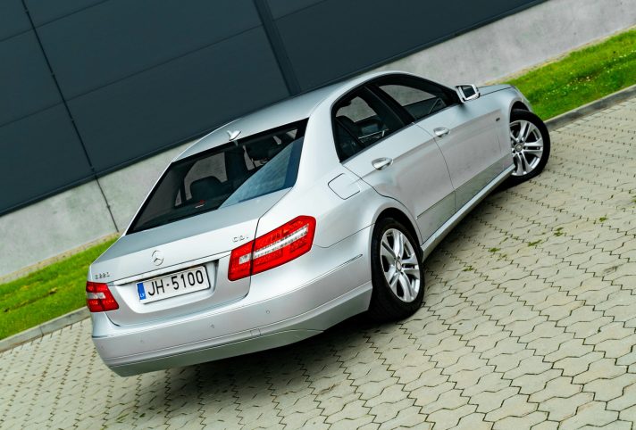 MERCEDES BENZ E220