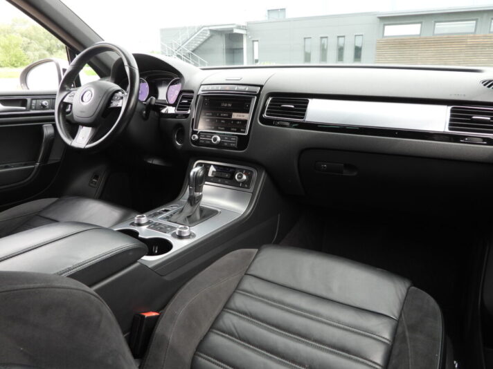VW TOUAREG R-LINE