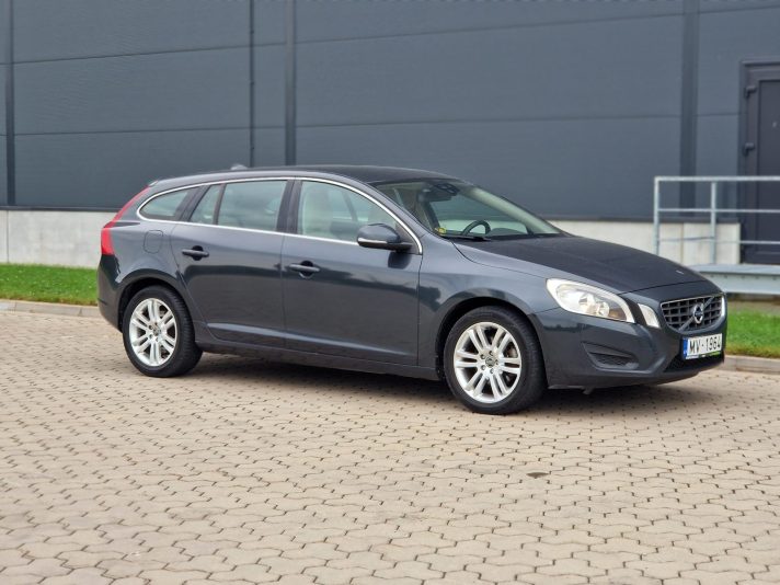 Volvo V60, 3D 120kW. Teicama tehniskā un vizuālā stāvoklī.