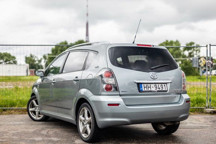 TOYOTA COROLLA VERSO