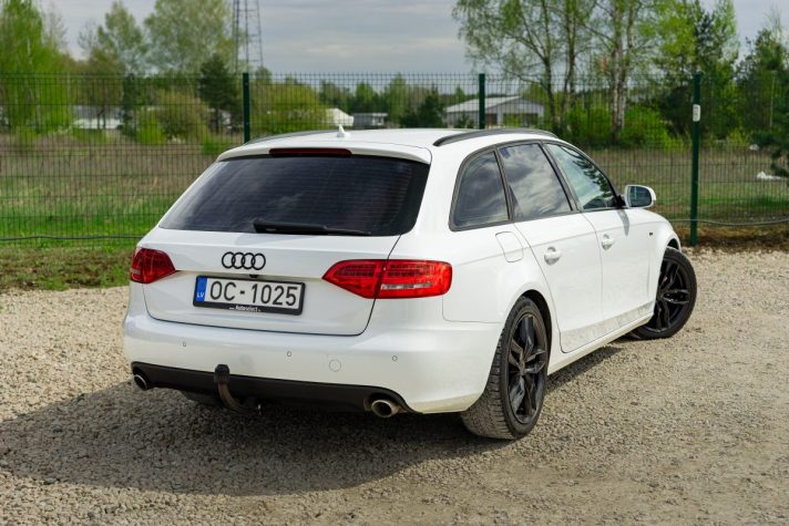 AUDI A4 AVANT QUATTRO
