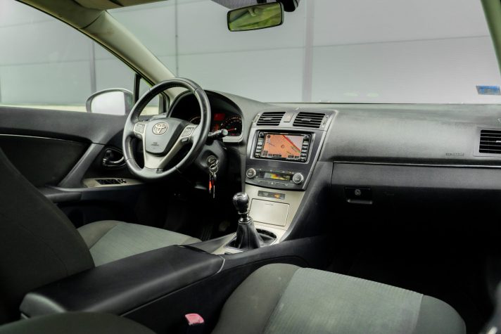 TOYOTA AVENSIS