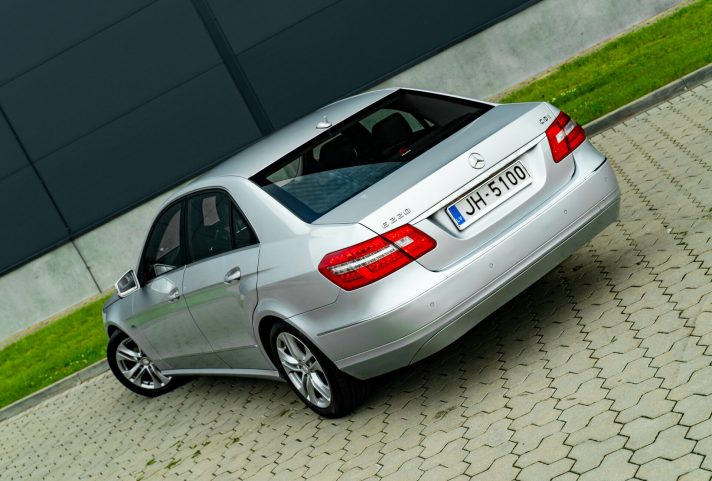 MERCEDES BENZ E220
