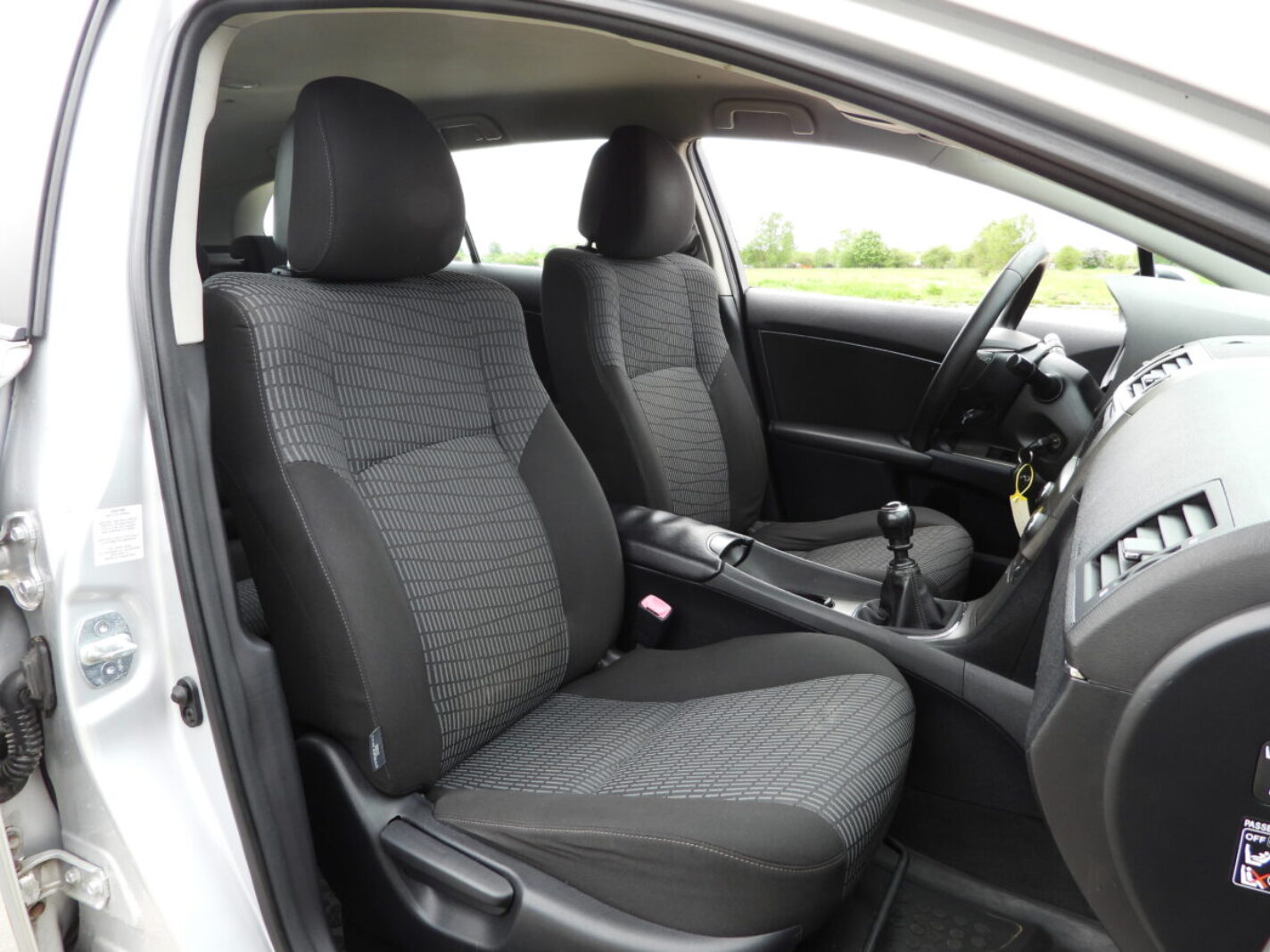 TOYOTA AVENSIS