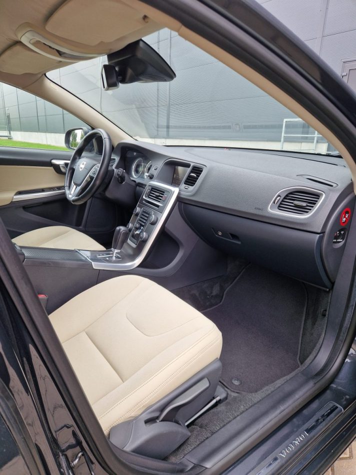 Volvo V60, 3D 120kW. Teicama tehniskā un vizuālā stāvoklī.
