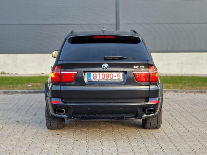 BMW X5 M-pack 2010 G. Melna krāsa 210 Kw
