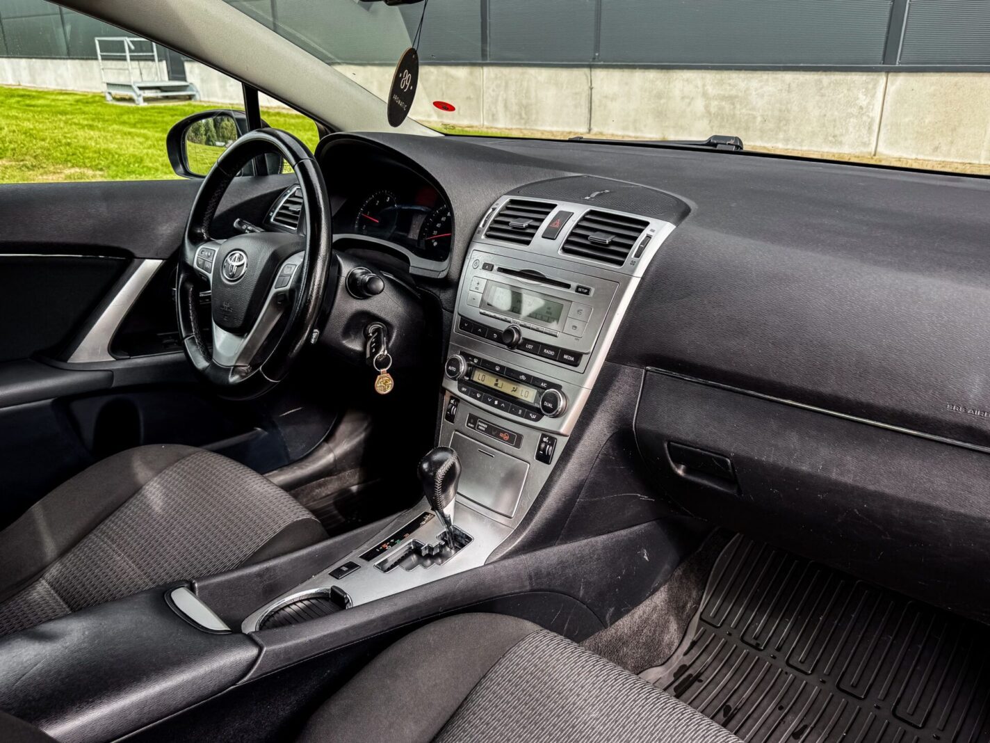 TOYOTA AVENSIS