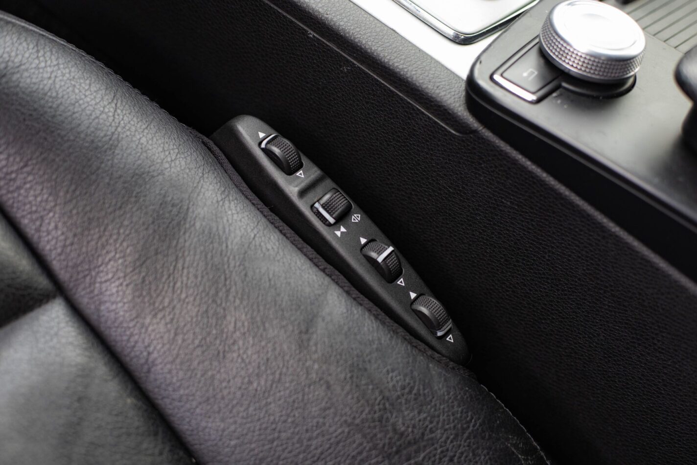 MERCEDES BENZ C320