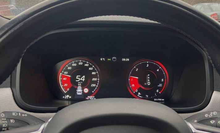 Tikko ievests. Volvo V90 Cross Country Awd. 2.0 D5 (173 kw-235 zs) Dīzelis. ar Automātisko ātrumkārbu.