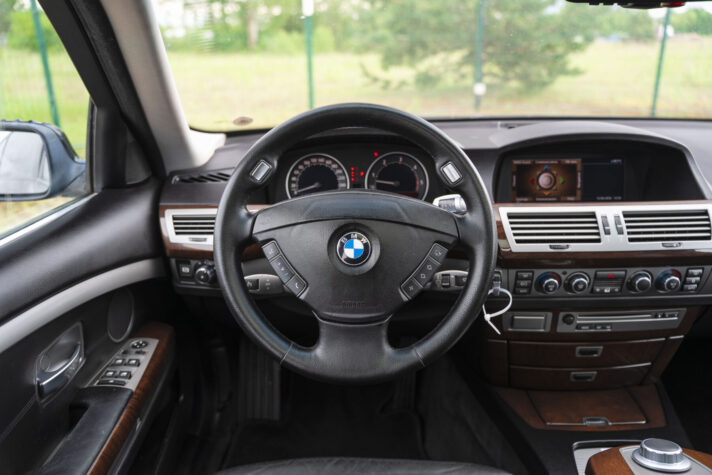 BMW 730