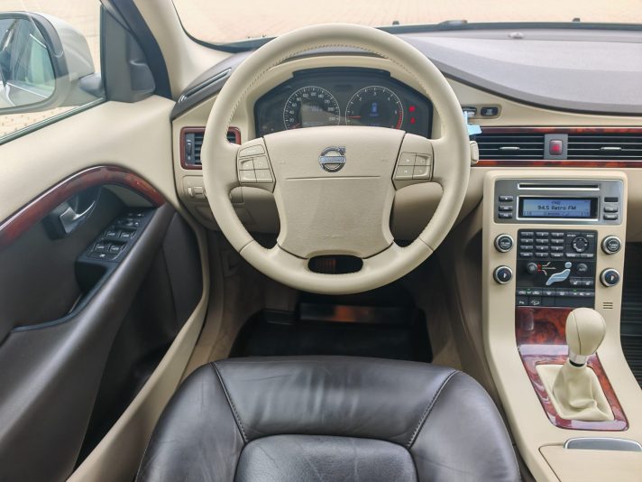 VOLVO XC70, 2,4D5 AWD. 6-KPP.