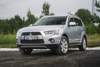 MITSUBISHI OUTLANDER