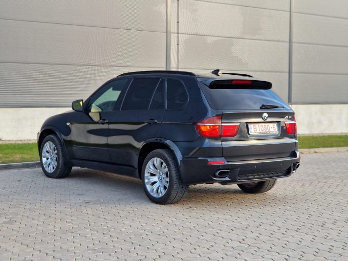BMW X5 M-pack 2010 G. Melna krāsa 210 Kw