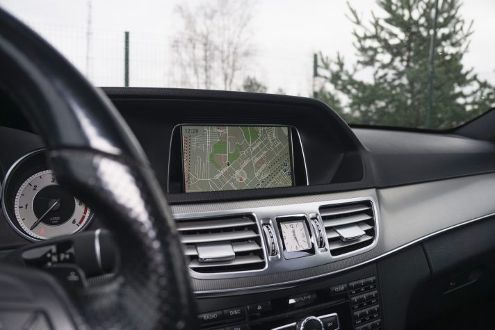 MERCEDES BENZ E220